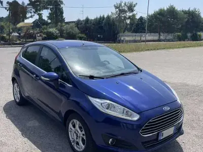 Usata Ford Fiesta Titanium 95 CV (69 kW) 2015 Blu/azzurro Utilitaria