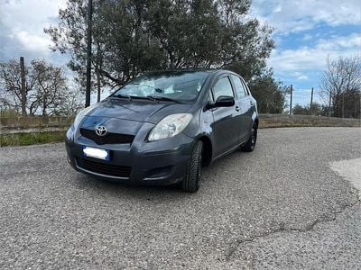 Usata Toyota Yaris 2009 Grigio Utilitaria