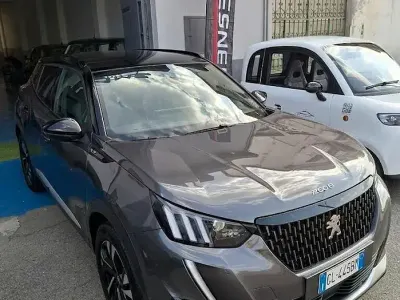 Usata Peugeot 2008 GT 131 CV (96 kW) 2022 Grigio SUV
