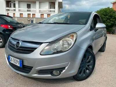 Usata Opel Corsa 95 CV (69 kW) 2011 Argento Utilitaria