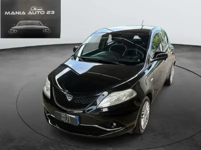 Usata Lancia Ypsilon Platinum 95 CV (69 kW) 2015 Argento Utilitaria