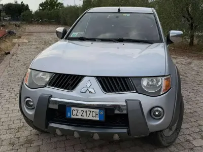 Usata Mitsubishi L200 Intense 136 CV (100 kW) 2006 Argento Pick-up