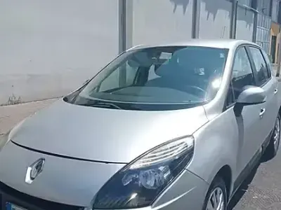 Usata Renault Scénic III 110 CV (80 kW) 2010 Grigio Monovolume