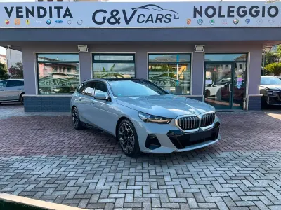 Usata BMW 540 M Sport 303 CV (222 kW) 2025 Grigio Station wagon