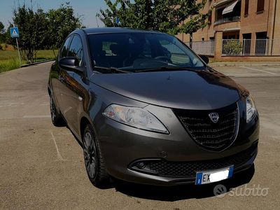 Usata Lancia Ypsilon 69 CV (50 kW) 2014 Grigio Utilitaria