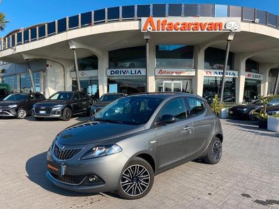 Usata Lancia Ypsilon Gold 69 CV (50 kW) 2023 Grigio Utilitaria