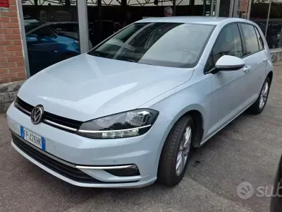 Usata VW Golf VII Trendline 110 CV (80 kW) 2018 Grigio Berlina