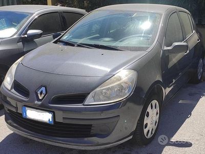 Usata Renault Clio II 65 CV (47 kW) 2006 Nero Berlina