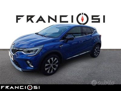 Usata Renault Captur Techno 140 CV (102 kW) 2022 Blu scuro SUV
