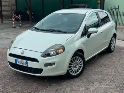 Begagnad Fiat Punto Easy 95 HK (69 kW) 2012 Vit Halvkombi