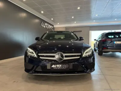 Usata Mercedes C180 122 CV (89 kW) 2021 Blu/azzurro Berlina