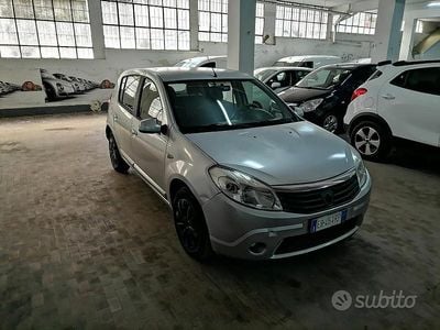 Usata Dacia Sandero 75 CV (55 kW) 2010 Grigio Utilitaria