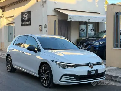 Usata VW Golf VII Style 150 CV (110 kW) 2021 Bianco Utilitaria
