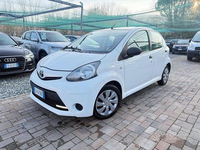 Usata Toyota Aygo Connect Style 68 CV (50 kW) 2014 Bianco Utilitaria