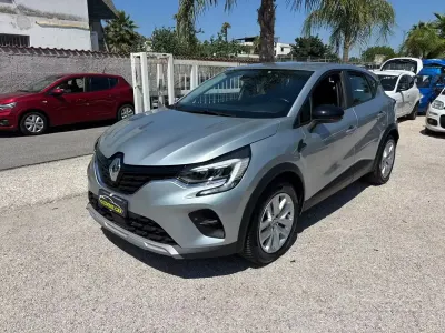 Usata Renault Captur Intens 101 CV (74 kW) 2022 Grigio SUV