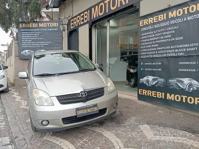 Usata Toyota Corolla 90 CV (66 kW) 2002 Grigio Berlina