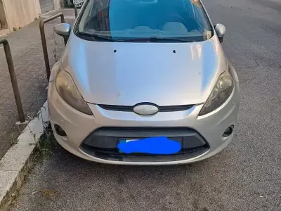 Usata Ford Fiesta 97 CV (71 kW) 2010 Grigio Berlina