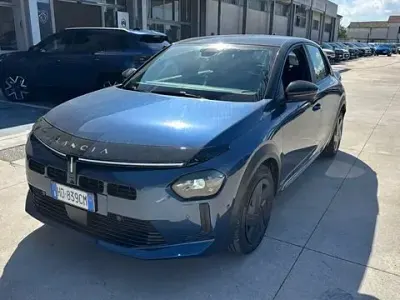 Nuova Lancia Ypsilon 110 CV (80 kW) 2026 Bicolore blu tetto nero Utilitaria
