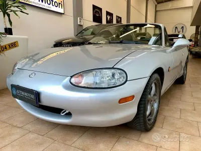 Usata Mazda MX5 110 CV (80 kW) 1999 Argento Cabrio