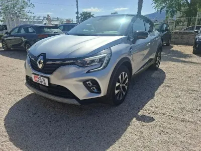 Usata Renault Captur Techno 91 CV (66 kW) 2024 Grigio SUV