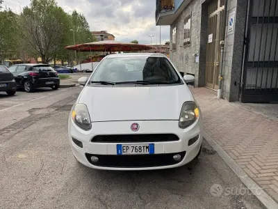 Usata Fiat Grande Punto 69 CV (50 kW) 2013 Bianco Utilitaria