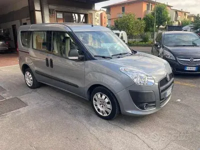 Usata Fiat Doblò Dynamic 105 CV (77 kW) 2011 Grigio argento Monovolume