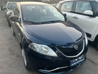 Usata Lancia Ypsilon Gold 95 CV (69 kW) 2017 Blu Utilitaria