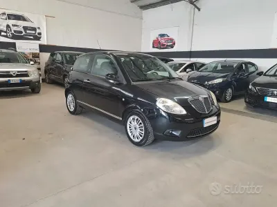 Usado Lancia Ypsilon 77 HP (56 kW) 2009 Preto Citadino