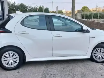 Usata Toyota Yaris 72 CV (52 kW) 2021 Bianco Utilitaria