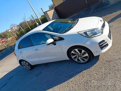 Usata Kia Rio 75 CV (55 kW) 2016 Bianco Berlina