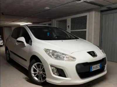Usata Peugeot 308 92 CV (67 kW) 2012 Bianco Berlina