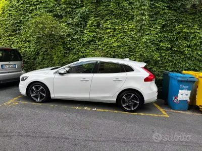 Usata Volvo V40 150 CV (110 kW) 2014 Bianco Berlina