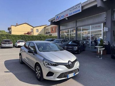 Usado Renault Clio V Techno 90 HP (66 kW) 2023 Prateado Sedan