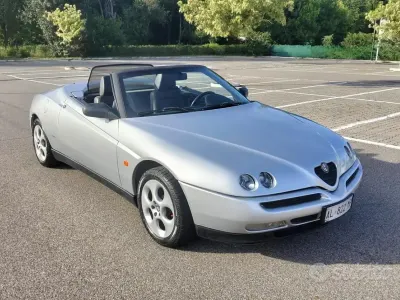 Usata Alfa Romeo Spider 150 CV (110 kW) 1996 Grigio Cabrio
