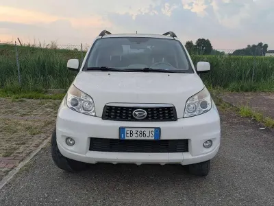 Usata Daihatsu Terios HIRO 105 CV (77 kW) 2010 Bianco SUV