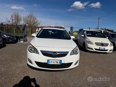 Usata Opel Astra Cosmo 110 CV (80 kW) 2011 Bianco Berlina