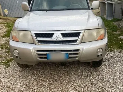Usata Mitsubishi Pajero 160 CV (117 kW) 2004 Grigio SUV