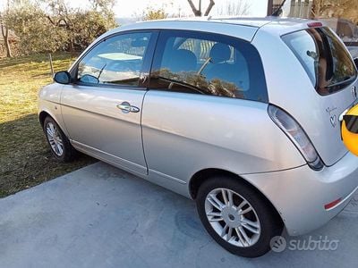 Usata Lancia Ypsilon 75 CV (55 kW) 2007 Grigio Utilitaria