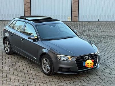 Usado Audi A3 Ambiente 116 CV (85 kW) 2018 Gris Berlina