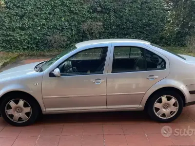 Usata VW Bora 116 CV (85 kW) 2001 Grigio Berlina