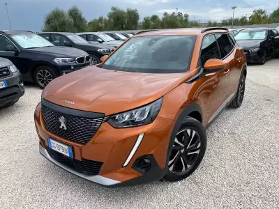 Usata Peugeot 2008 Allure 110 CV (80 kW) 2021 Arancione SUV