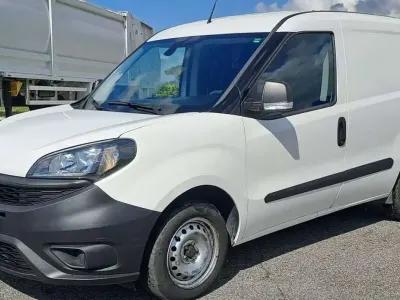 Usata Fiat Doblò 105 CV (77 kW) 2021 Bianco Monovolume