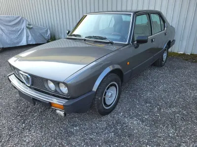 Usata Alfa Romeo Alfetta Quadrifoglio 131 CV (96 kW) 1983 Marrone Berlina
