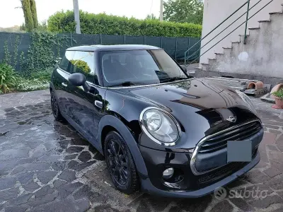 Usata Mini ONE 102 CV (75 kW) 2016 Nero Utilitaria