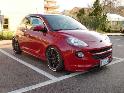 Usata Opel Adam Slam 90 CV (66 kW) 2017 Rosso Utilitaria