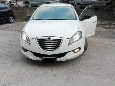 Usata Lancia Delta 120 CV (88 kW) 2014 Bianco Utilitaria