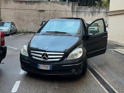 Mercedes B200