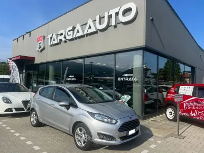 Gebraucht Ford Fiesta Business Edition 80 PS (58 kW) 2015 Silber Kleinwagen