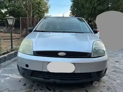 Usata Ford Fiesta 68 CV (50 kW) 2003 Grigio Utilitaria