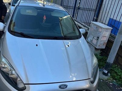 Usata Ford Fiesta 75 CV (55 kW) 2013 Grigio Berlina